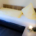 Отель Breer S Hotel